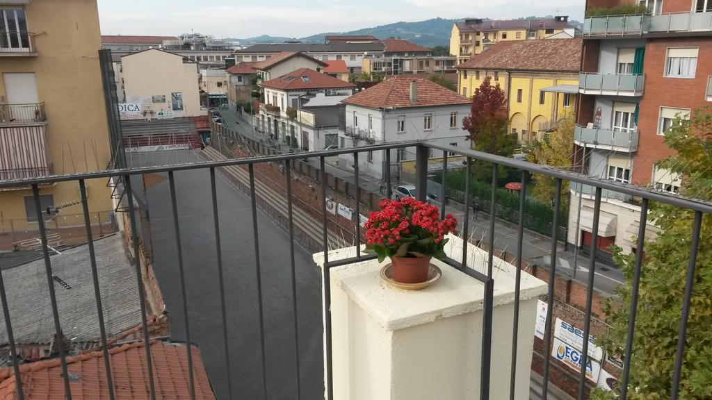Appartamenti Via Toti 1 Alba  Værelse billede